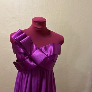 This Betsy & Adam chiffon cocktail dress, is fully lined with a large satin bow.